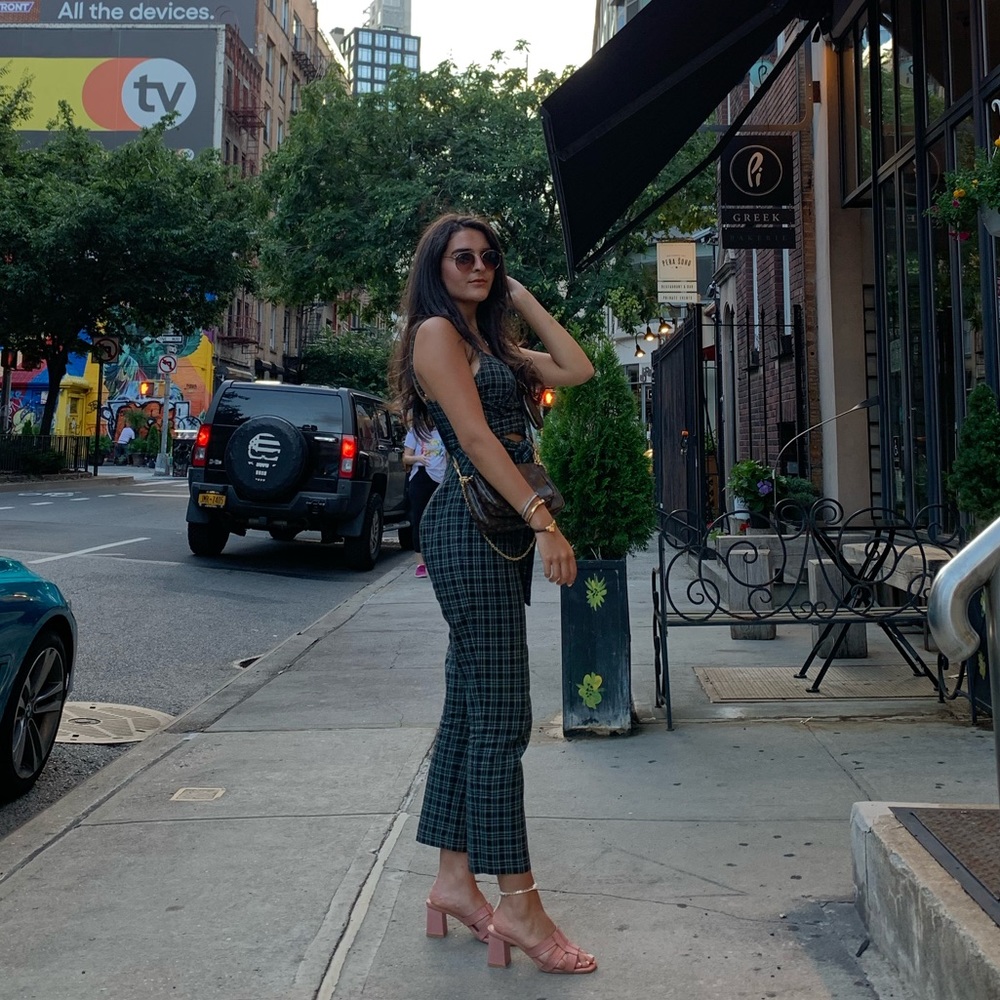 Meet your Posher, Deema